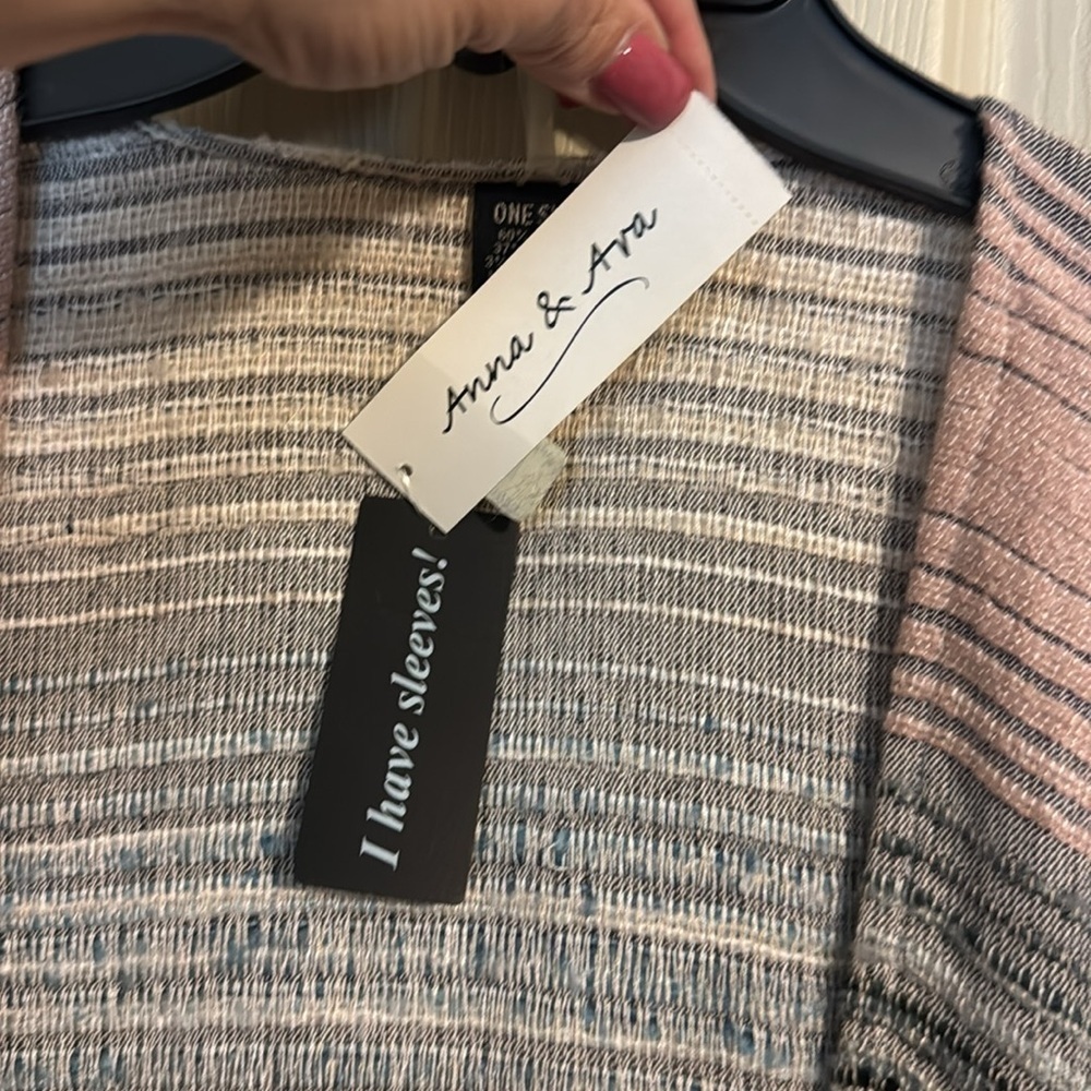NWT sweater. Anna & Ava. One size. - Picture 3 of 5